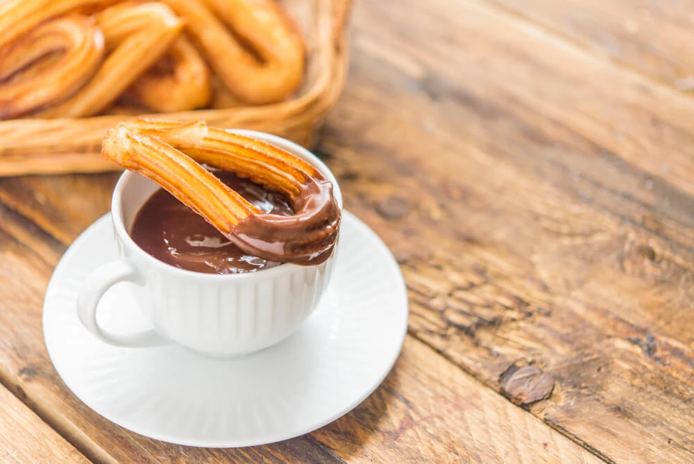 Chocolate caliente con churros